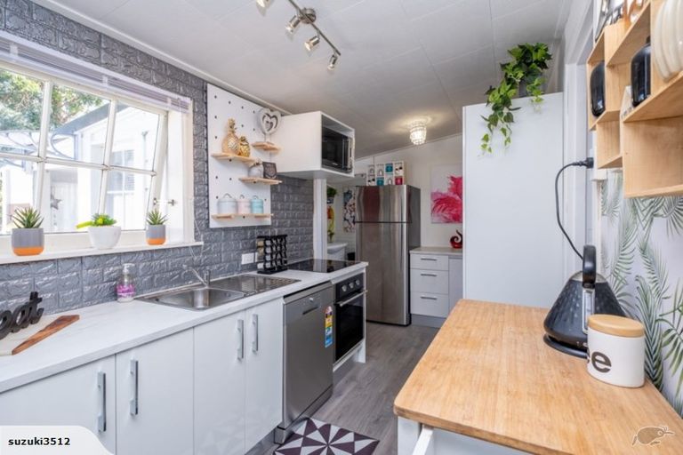 Photo of property in 3 Preston Street, Eltham, 4322