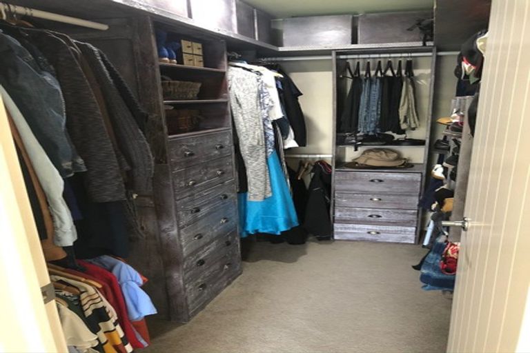 Photo of property in 20 Breaker Grove, Waiuku, 2123