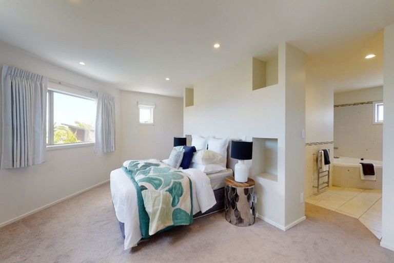 Photo of property in 39 Scarlet Oak Drive, Schnapper Rock, Auckland, 0632