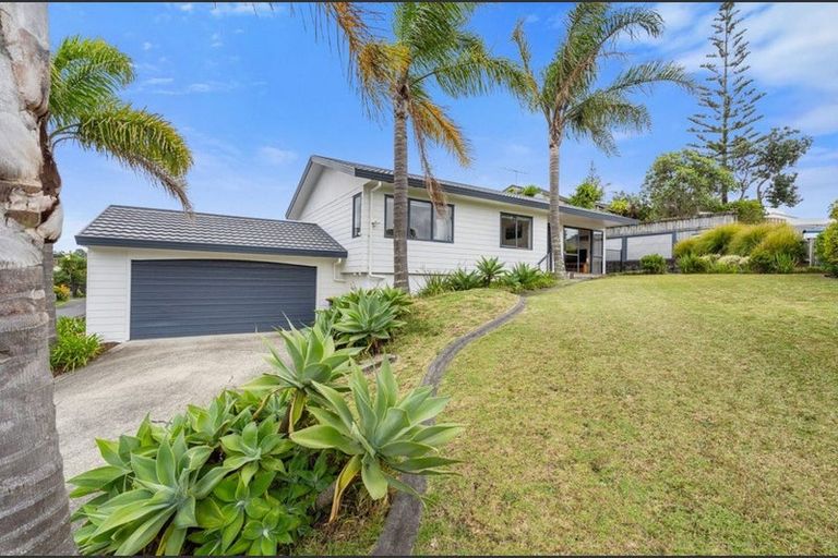 Photo of property in 1/6 Knott Road, Stanmore Bay, Whangaparaoa, 0932