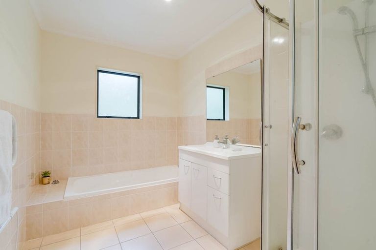 Photo of property in 37 Westglen Place, Ranui, Auckland, 0612