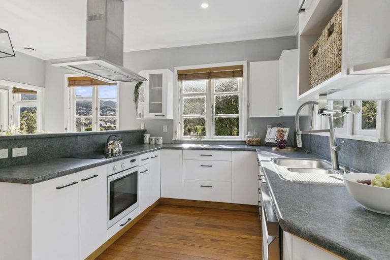 Photo of property in 14 Cecil Road, Tawa, Wellington, 5028