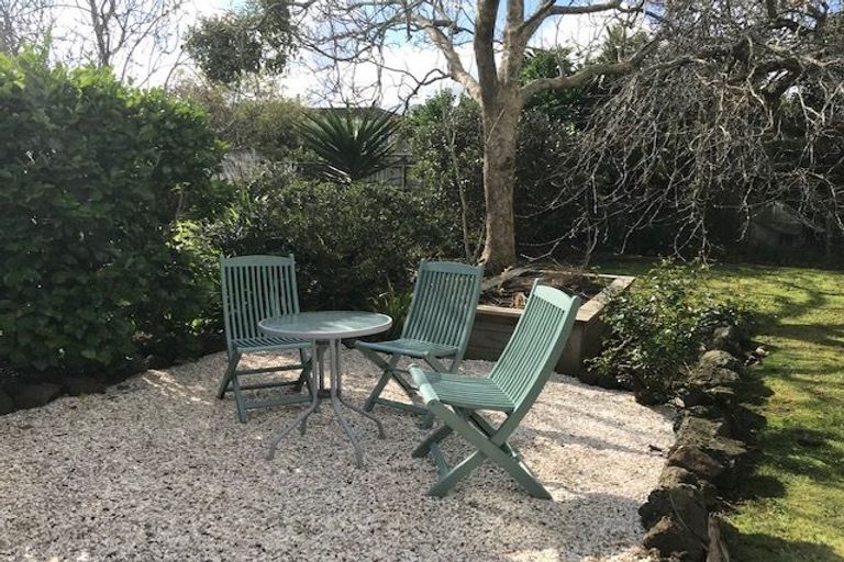 Photo of property in 69 Kiwi Esplanade, Mangere Bridge, Auckland, 2022