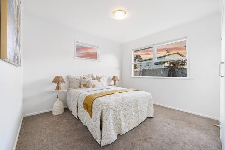 Photo of property in 19 Thornlow Street, Glendene, Auckland, 0602