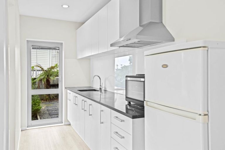 Photo of property in 114 Fairview Avenue, Fairview Heights, Auckland, 0632