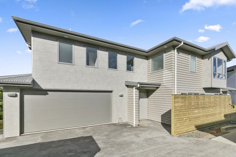 Photo of property in 4 Poto Road, Normandale, Lower Hutt, 5010