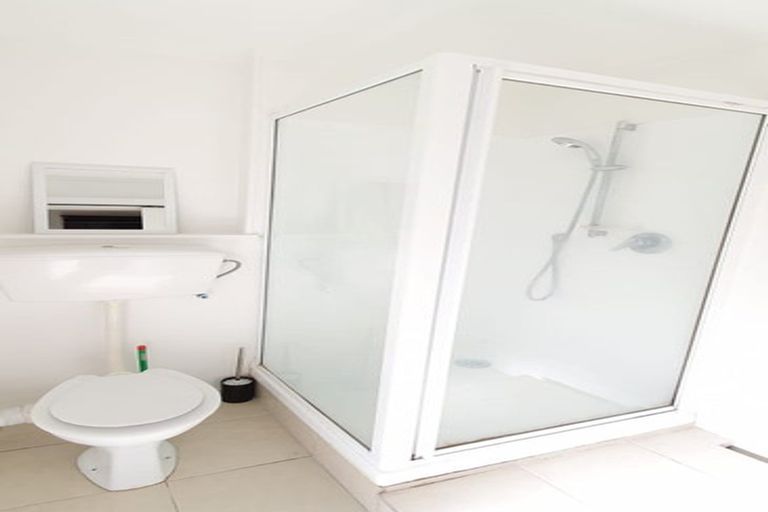 Photo of property in 13 Vina Place, Massey, Auckland, 0614