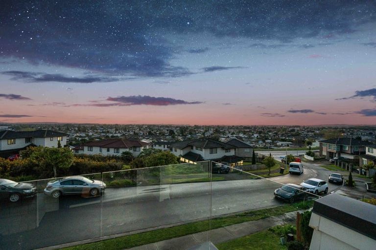 Photo of property in 19 Kereru Rise, Papakura, 2110