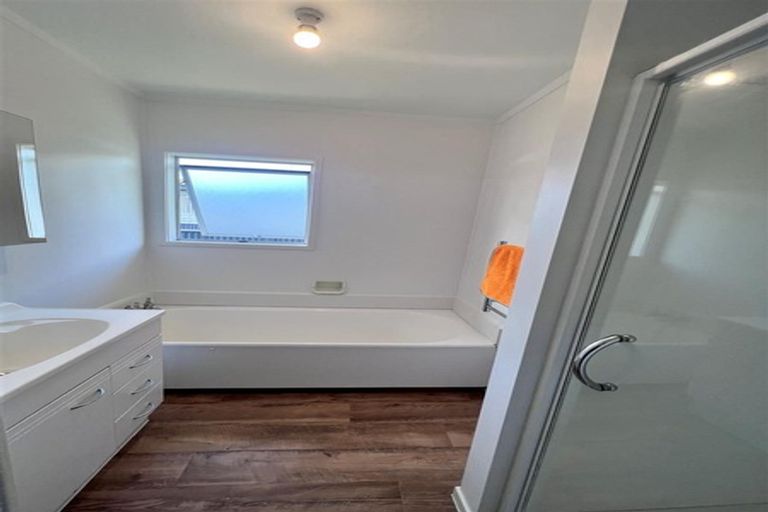 Photo of property in 5 John F Kennedy Place, Glen Eden, Auckland, 0602