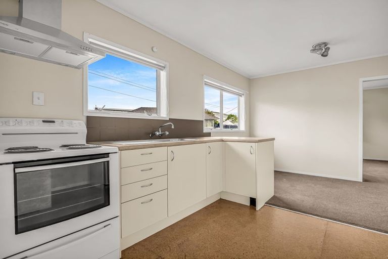 Photo of property in 10 Mackwood Place, Birkdale, Auckland, 0626