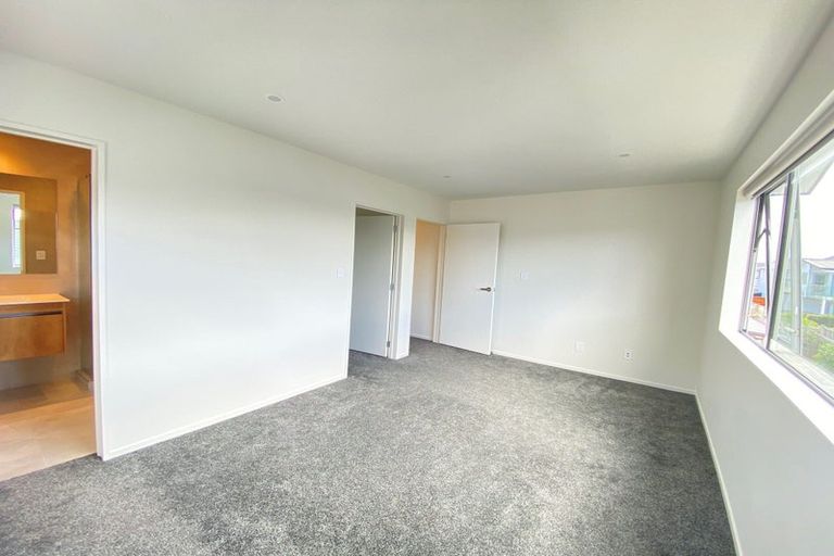 Photo of property in 20 Toanui Road, Hobsonville, Auckland, 0616