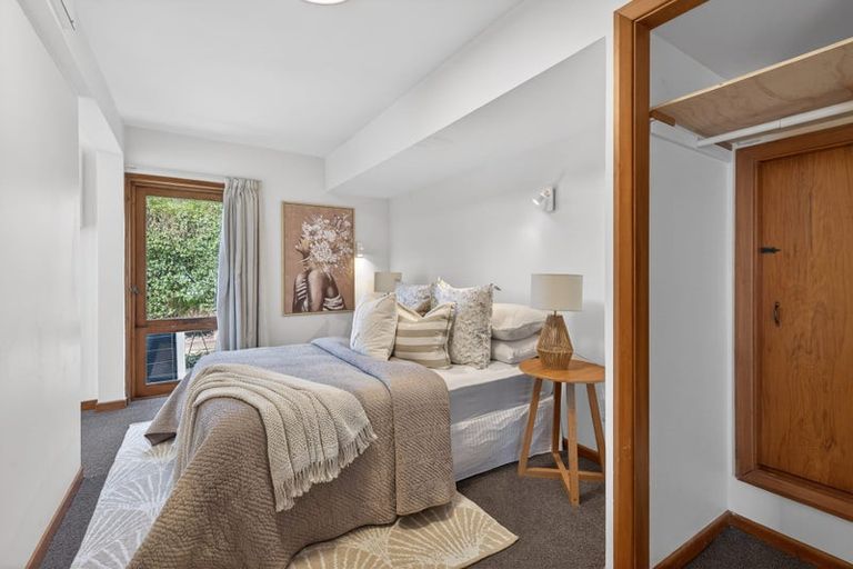 Photo of property in 1 Dyers Pass Road, Cashmere, Christchurch, 8022