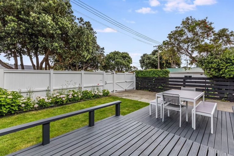 Photo of property in 37 Tuatoru Street, Eastbourne, Lower Hutt, 5013