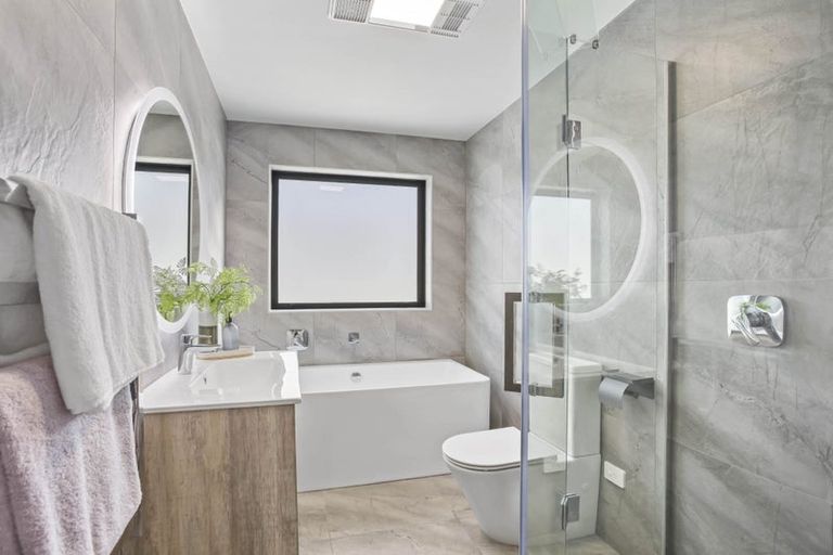 Photo of property in 14b Galsworthy Place, Bucklands Beach, Auckland, 2014