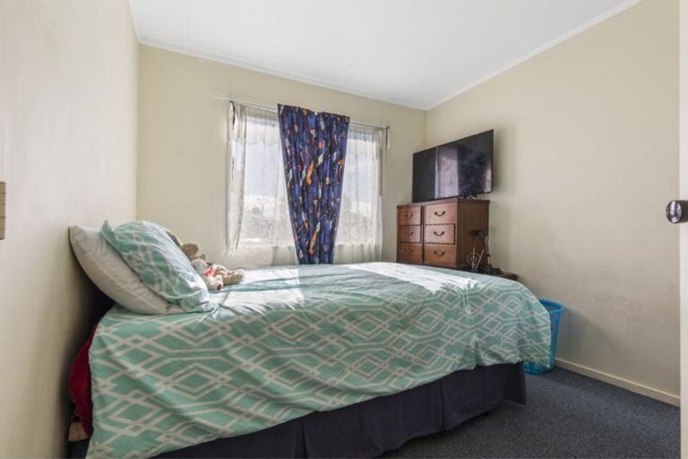 Photo of property in 1/5 Hatherley Place, Clendon Park, Auckland, 2103