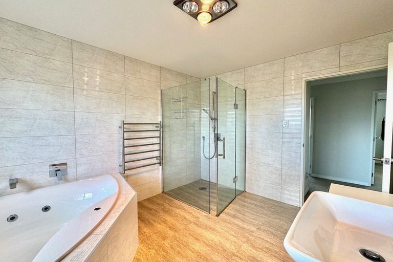 Photo of property in 10 Palazzo Close, Flat Bush, Auckland, 2019