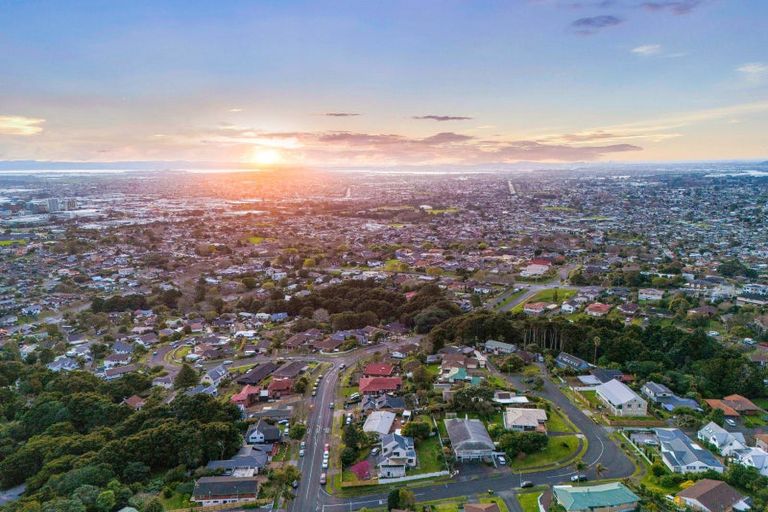 Photo of property in 20 Goodwood Drive, Goodwood Heights, Auckland, 2105