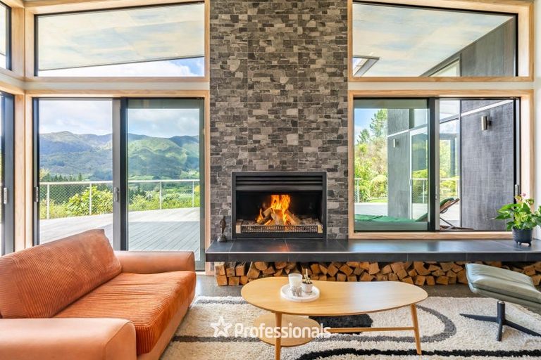Photo of property in 12 Mount Marua Way, Timberlea, Upper Hutt, 5018