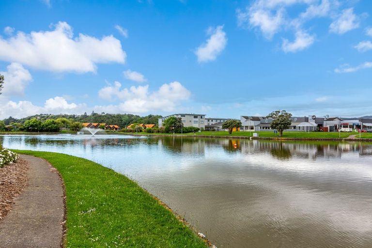 Photo of property in 17 Lakeside Villas, Whitby, Porirua, 5024