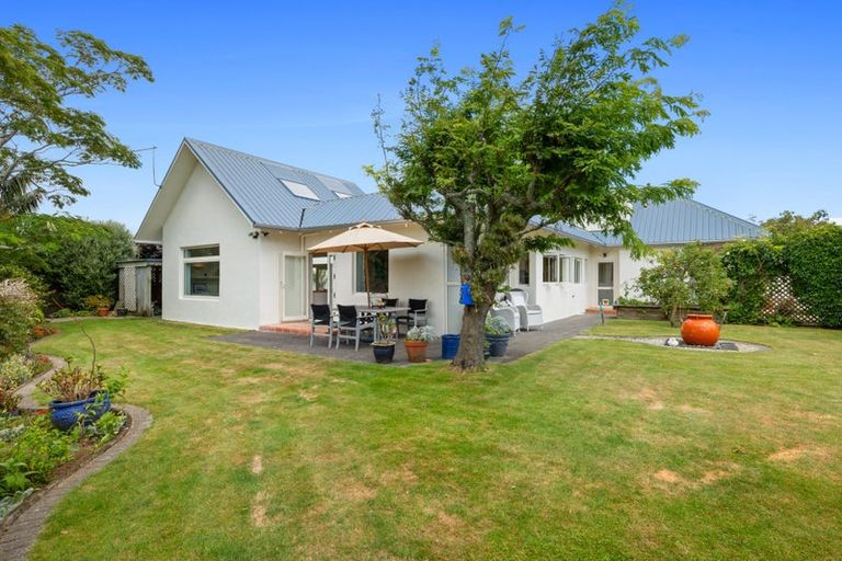 Photo of property in 3 Waiwera Place, Merrilands, New Plymouth, 4312