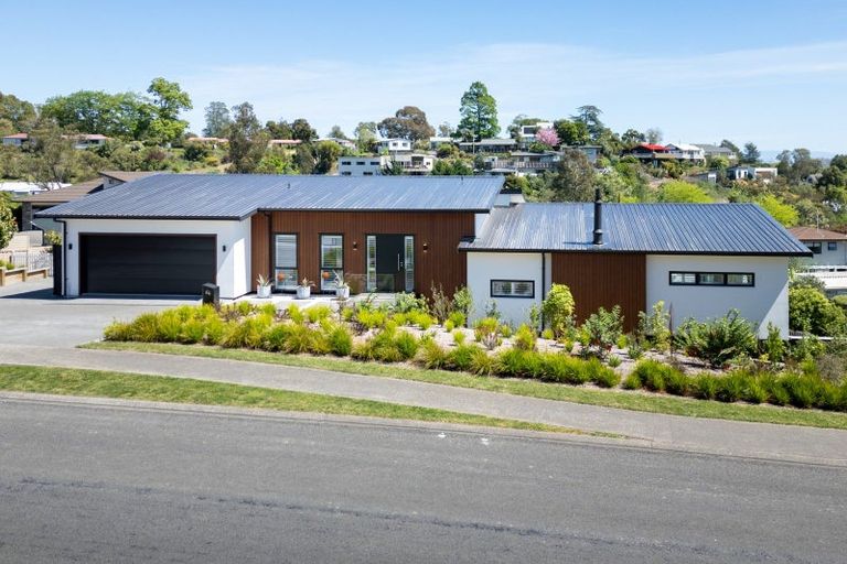 Photo of property in 64 Durham Drive, Havelock North, 4130