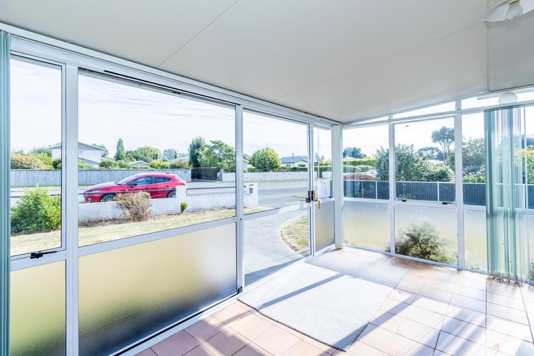 Photo of property in 19 Timaru Road, Waimate, 7924