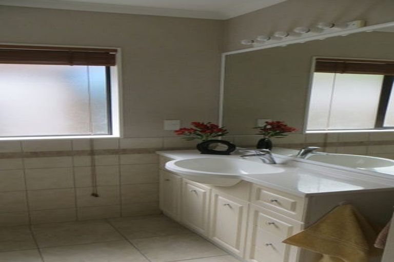 Photo of property in 40 Leafield Crescent, Henderson, Auckland, 0612