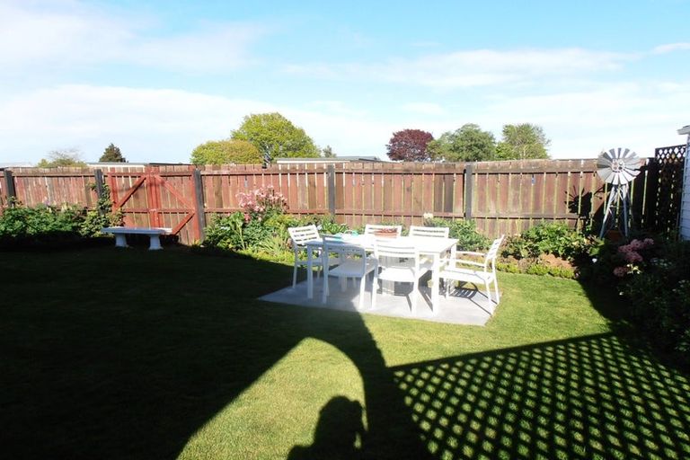 Photo of property in 2/18 Heaphy Place, Casebrook, Christchurch, 8051