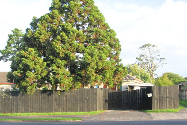 Photo of property in 2/386 West Coast Road, Glen Eden, Auckland, 0602