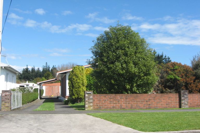 Photo of property in 26 Queens Road, Glen Avon, New Plymouth, 4312