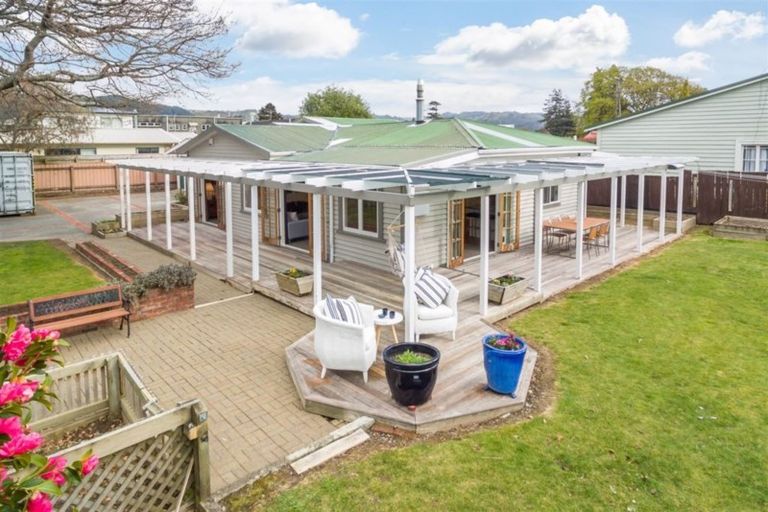 Photo of property in 2/5 Stephen Street, Trentham, Upper Hutt, 5018