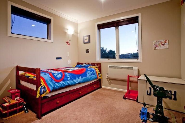 Photo of property in 15a Sycamore Drive, Sunnynook, Auckland, 0620