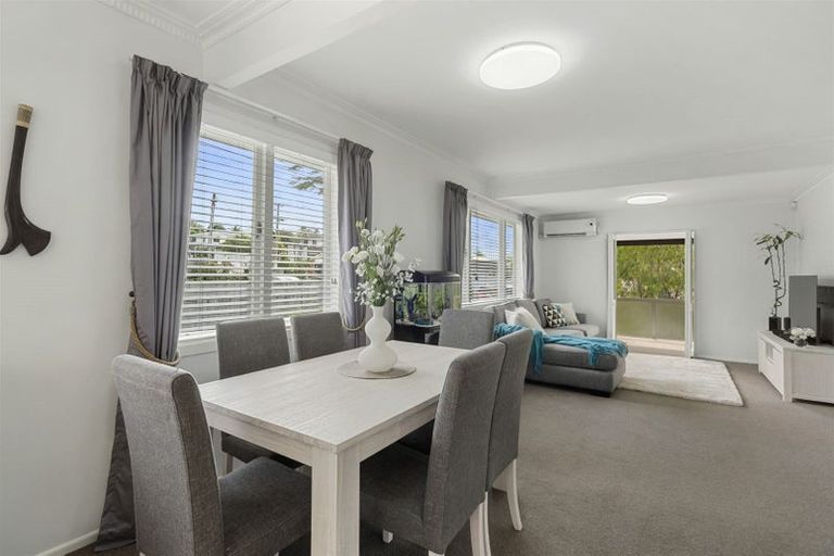 Photo of property in 1/28 Hart Road, Hauraki, Auckland, 0622