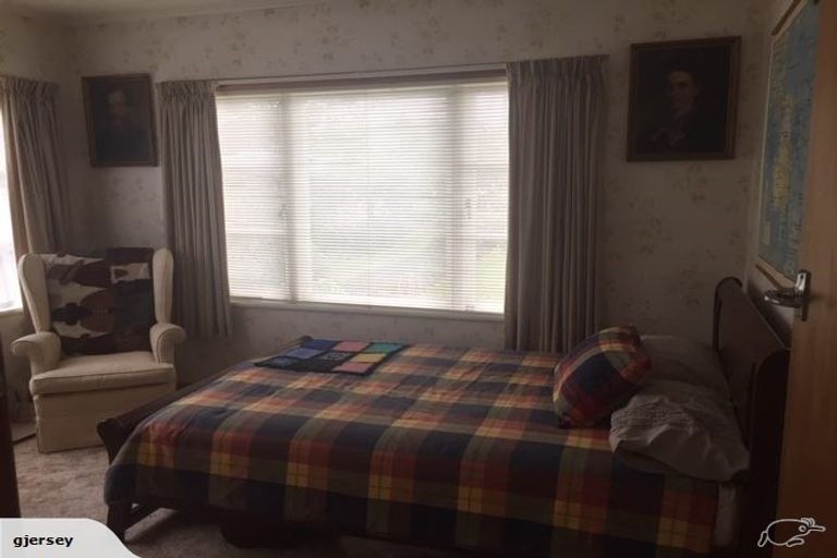 Photo of property in 10 Helga Crescent, Te Atatu Peninsula, Auckland, 0610