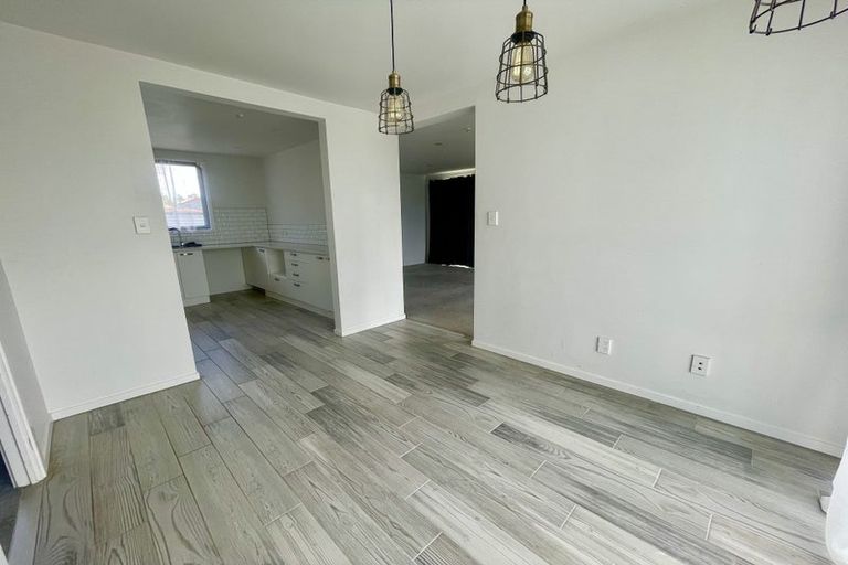 Photo of property in 2/84 Lynwood Road, New Lynn, Auckland, 0600