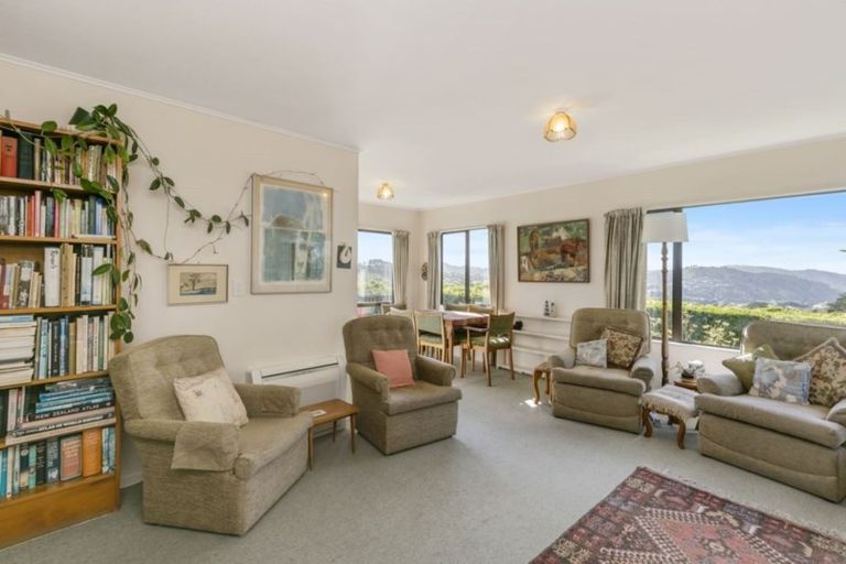 Photo of property in 6 Ashton Fitchett Drive, Brooklyn, Wellington, 6021