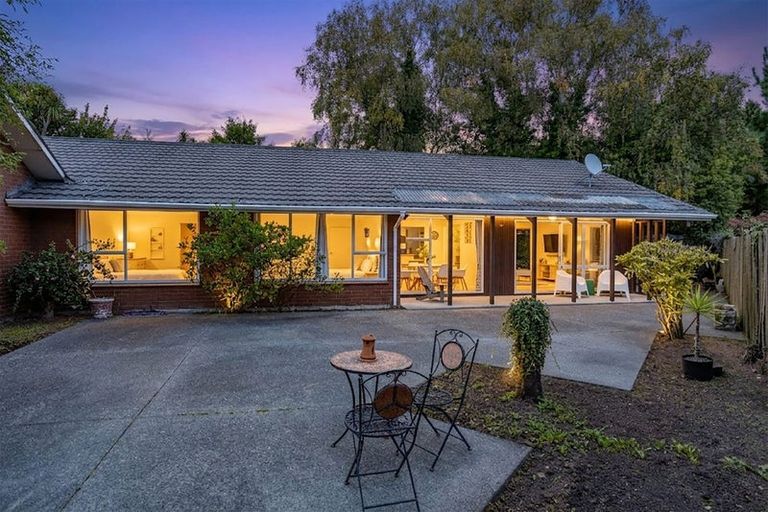 Photo of property in 2/38a Greers Road, Burnside, Christchurch, 8041