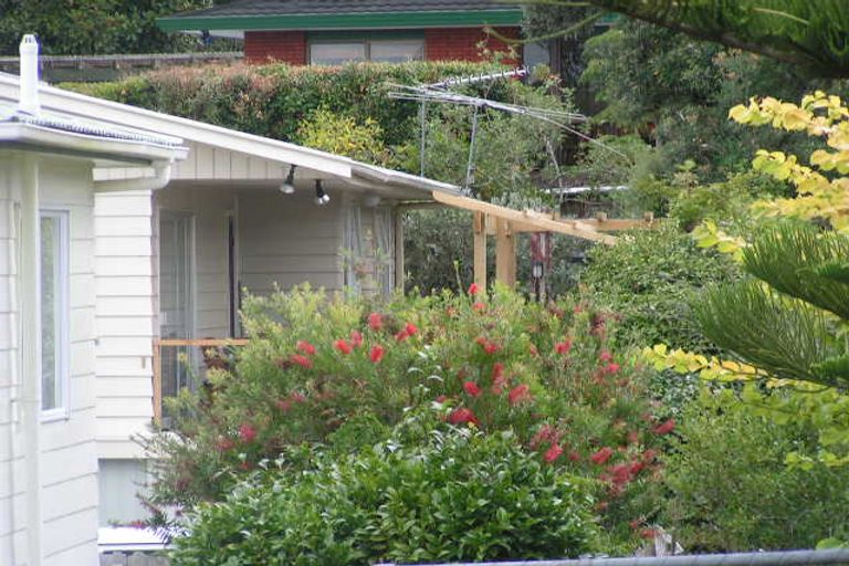 Photo of property in 2/64 Becroft Drive, Forrest Hill, Auckland, 0620