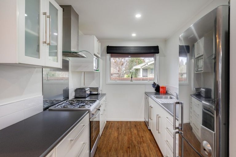 Photo of property in 4 Saunders Place, Redwood, Christchurch, 8051