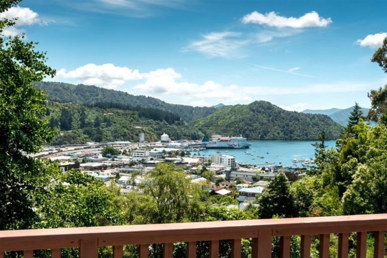 Photo of property in 47 Otago Street, Picton, 7220