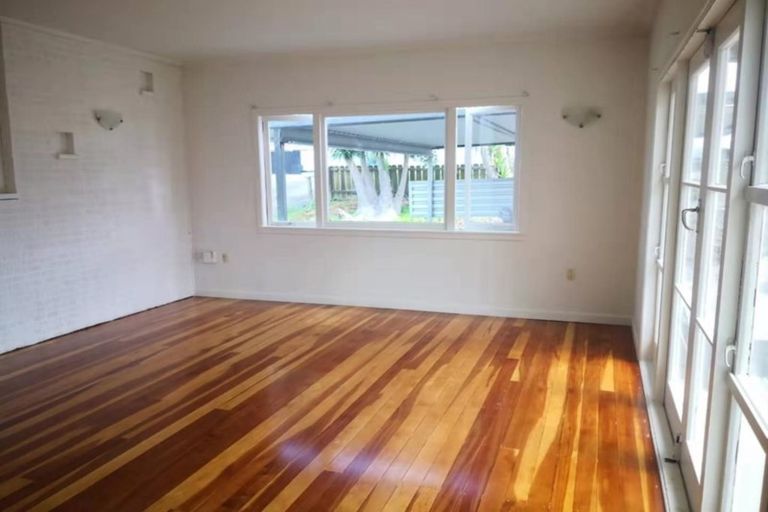 Photo of property in 189 Waimumu Road, Massey, Auckland, 0614