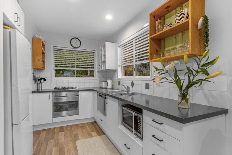 Photo of property in 211 Whitehills Road, Waitoki, Silverdale, 0994