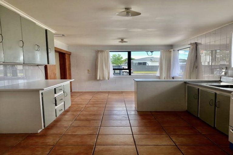 Photo of property in 215 Birkdale Road, Birkdale, Auckland, 0626