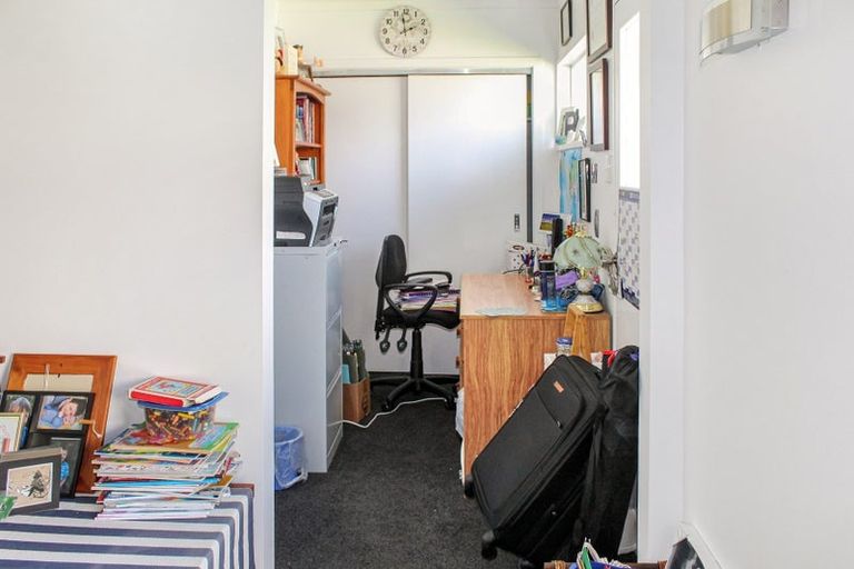 Photo of property in 8a Bruce Place, Highbury, Palmerston North, 4412