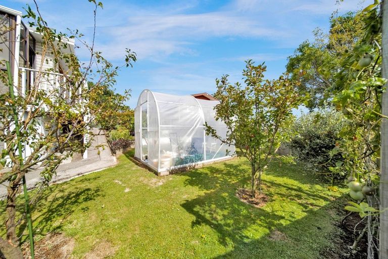 Photo of property in 15b Mayfair Place, Westown, New Plymouth, 4310