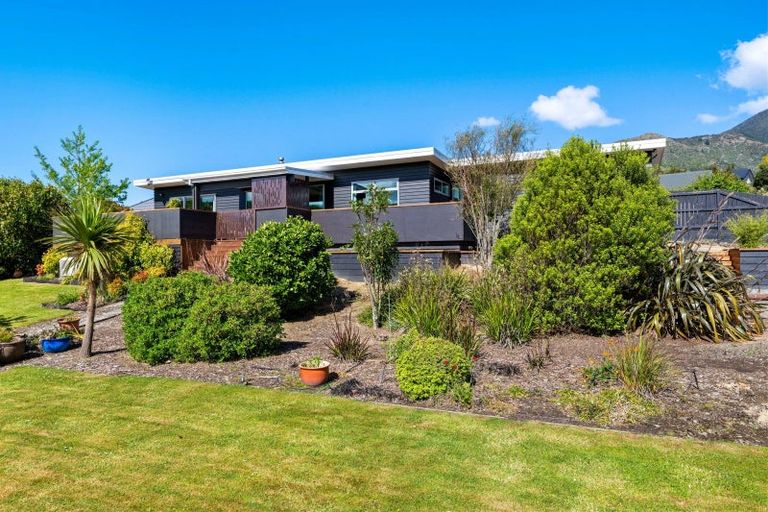Photo of property in 11 Glentui Place, Waikawa, Picton, 7220