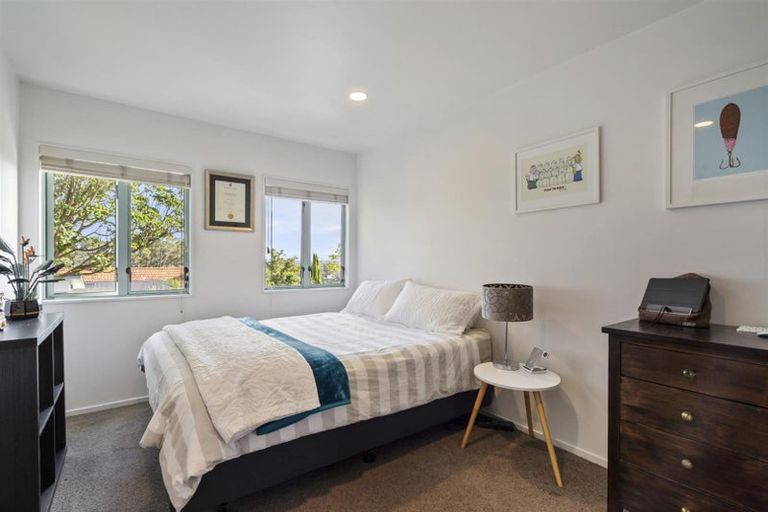 Photo of property in 2/110 Aberdeen Road, Campbells Bay, Auckland, 0620