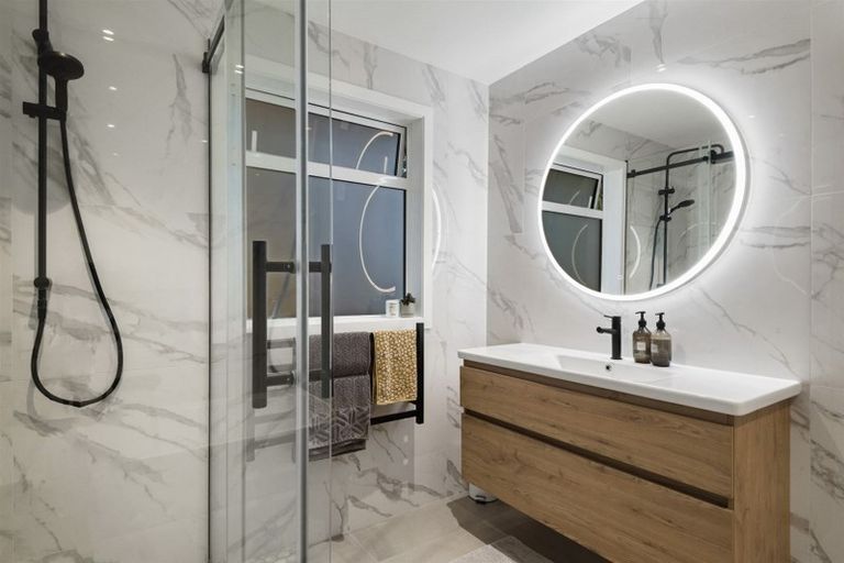 Photo of property in 102 Park Hill Road, Birkenhead, Auckland, 0626