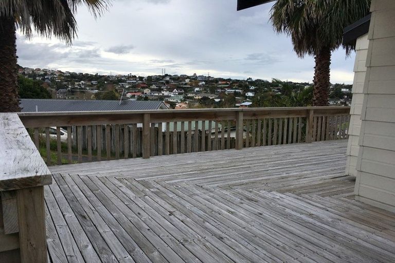 Photo of property in 2/8 Camilla Grove, Totara Vale, Auckland, 0629