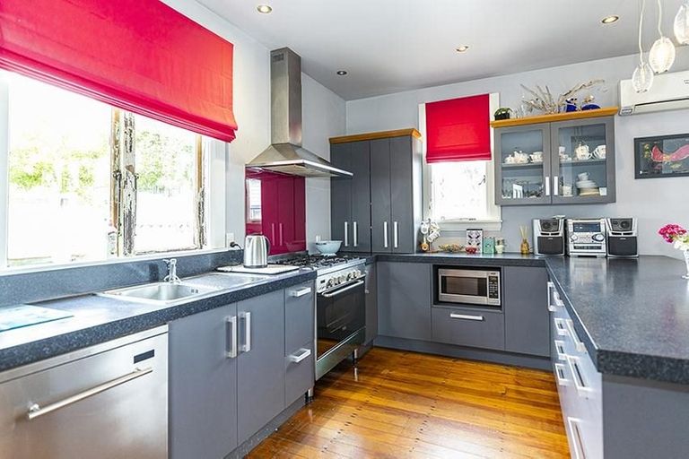 Photo of property in 18 Clifton Terrace, West End, Timaru, 7910